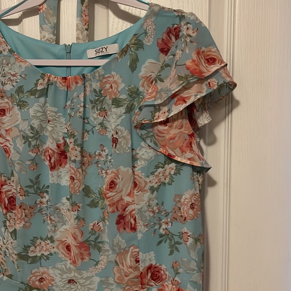 Flowered dress with belt - Picture 3 of 7